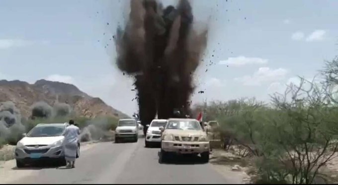 اليمن.. شاهد بالفيديو لحظة استهداف قوات تابعة للمجلس الانتقالي الجنوبي بعبوة ناسفة في ابين